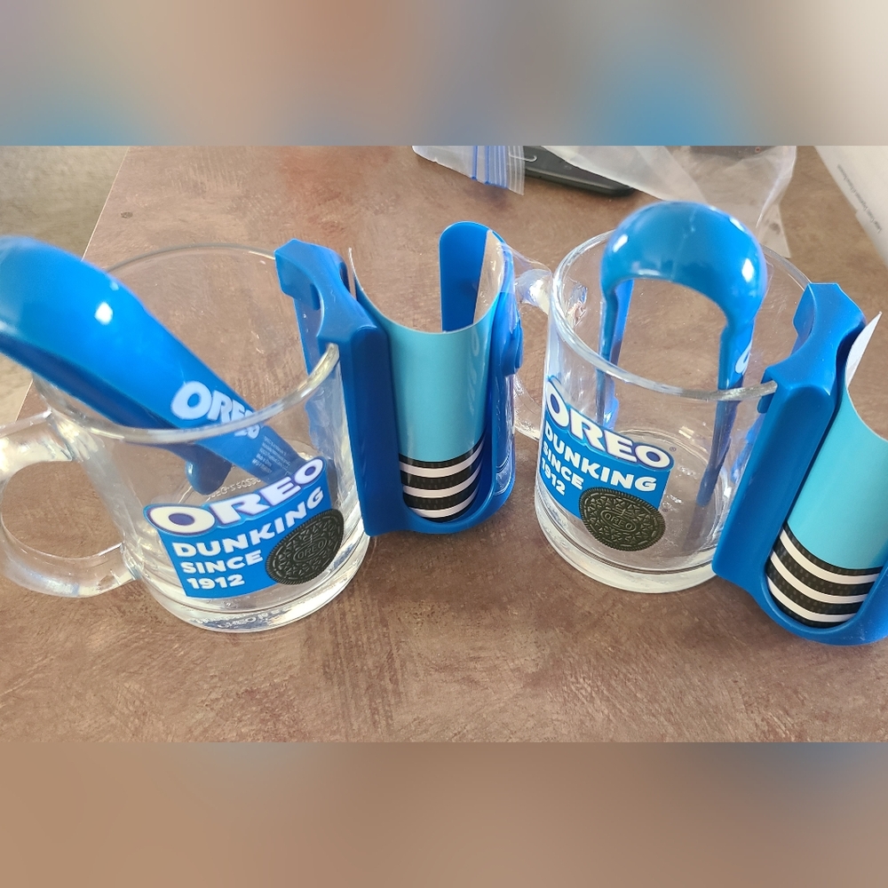 Oreo Dunking Glass Set with Blue Handles